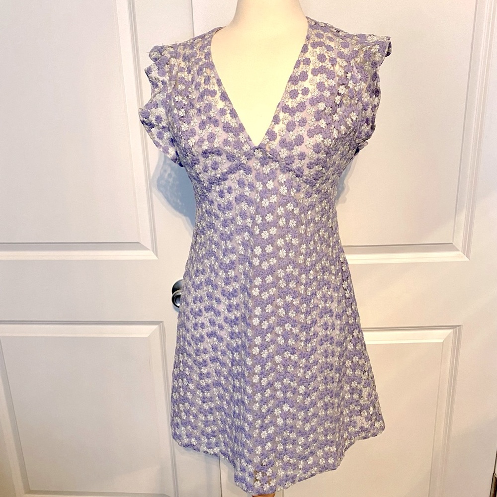 Michael Kors Lavender & White Sort Sleeve Embroidered Floral Dress. Size 4